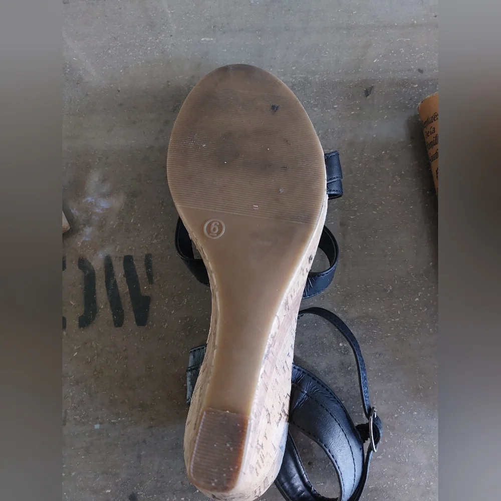 Faded Glory Wedge Sandel, Left Shoe, Size 6